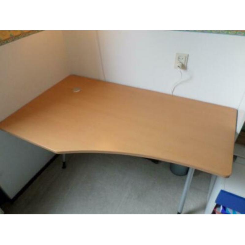 In hoogte verstelbaar bureau