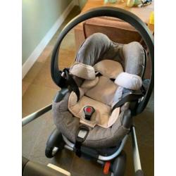 Stokke onderstel met stokke maxicosi en stokke buggy.
