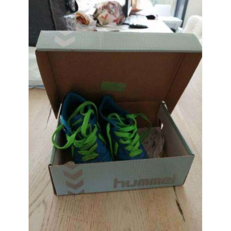 Voetbalschoenen Hummel maat 27 inclusief scheenbeschermers