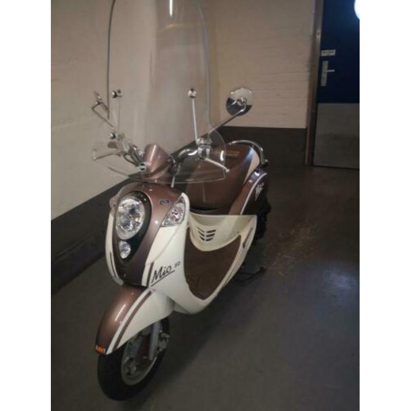 Sym mio uit 2010. 2kW, 1 cillinder