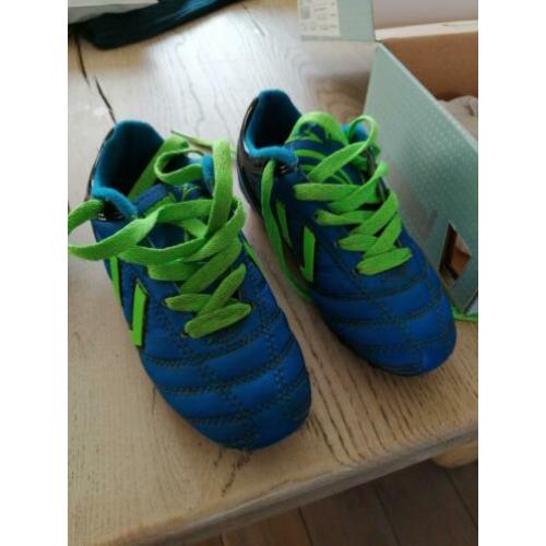 Voetbalschoenen Hummel maat 27 inclusief scheenbeschermers