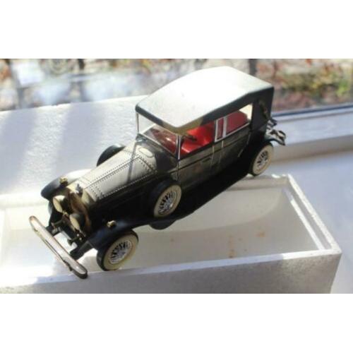 Lincoln 1928 model L convertible transitor radio-Solid State