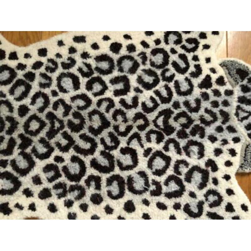 Gaaf DOING GOODS XL vloerkleed snowy leopard luipaard (vtwo