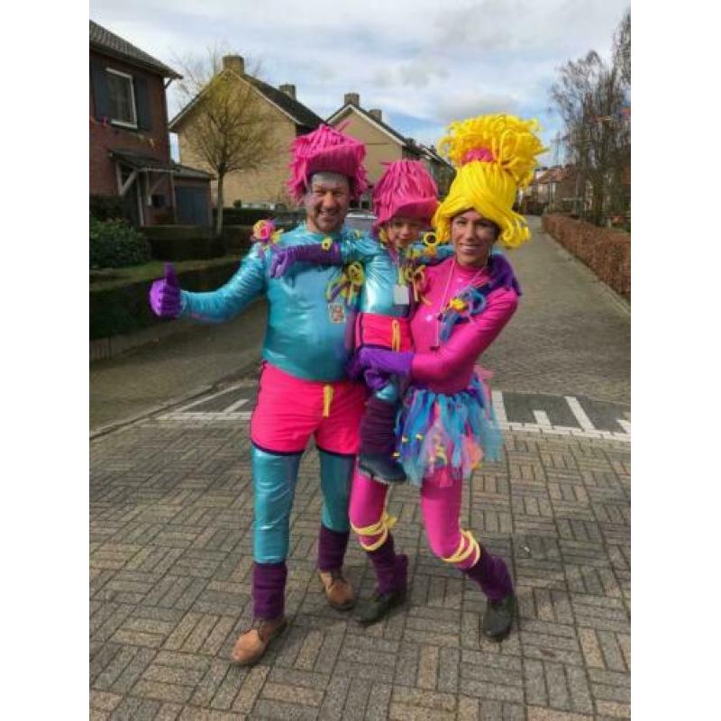 Mooie carnaval loopgroep 30 personen + duwwagen & attributen