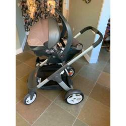 Stokke onderstel met stokke maxicosi en stokke buggy.