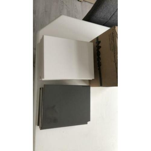 Mosa wandtegels nieuw 15x20 cm. 50 wit 10 grijs