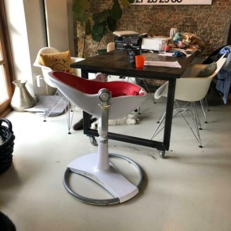 Witte Bloom Fresco kinderstoel met rode zitting