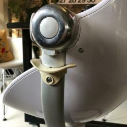 Witte Bloom Fresco kinderstoel met rode zitting