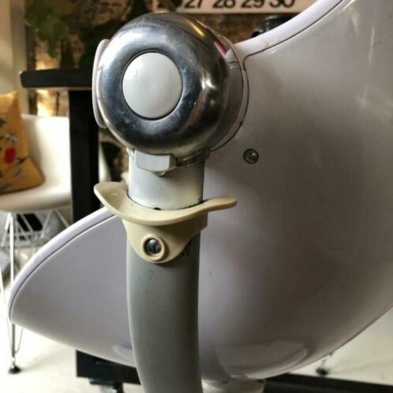 Witte Bloom Fresco kinderstoel met rode zitting