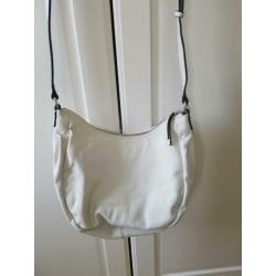 zgan GUESS OFFWHITE SCHOUDERTAS...zomer tip!?