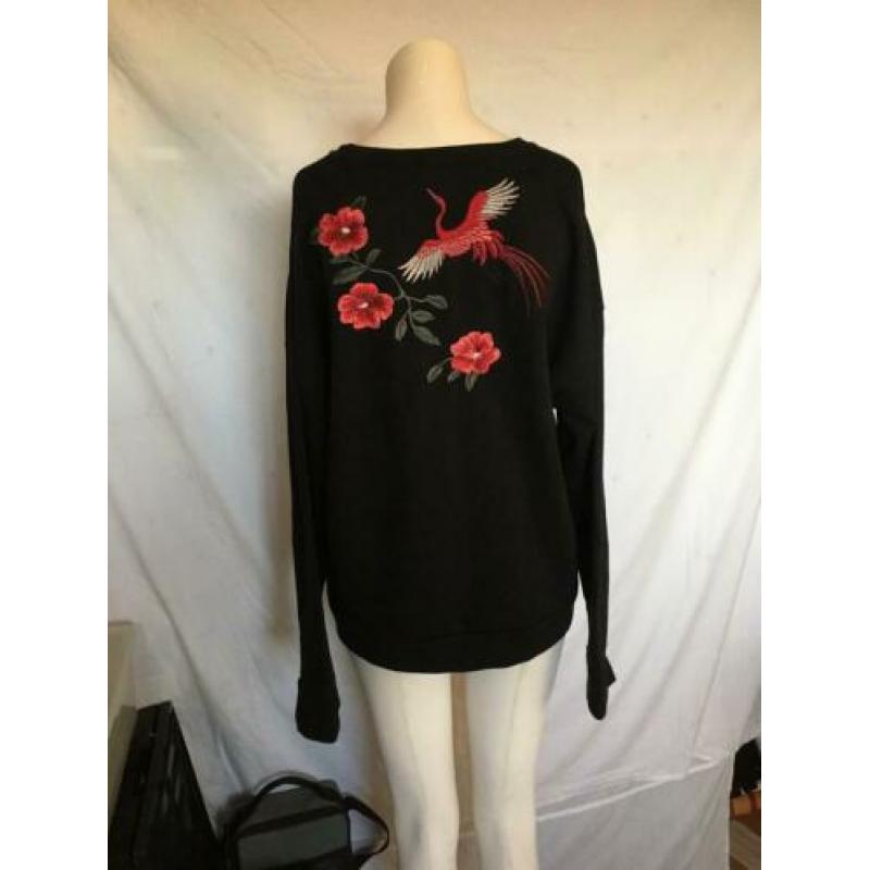 #330 Amisu geborduurde sweater maat xl