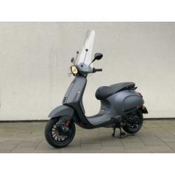 Vespa Sprint 4T snor 8300km nieuwstaat