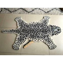 Gaaf DOING GOODS XL vloerkleed snowy leopard luipaard (vtwo