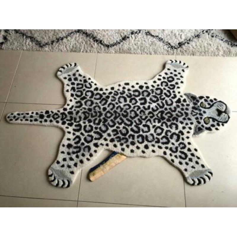 Gaaf DOING GOODS XL vloerkleed snowy leopard luipaard (vtwo