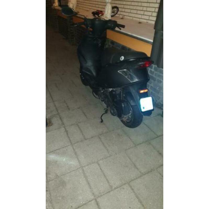 Piaggio zip snor black on black 2011 sp kappen