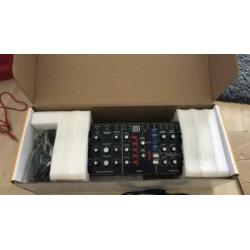 Behringer Model D synthesizer incl midi kabels