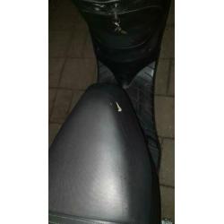 Piaggio zip snor black on black 2011 sp kappen