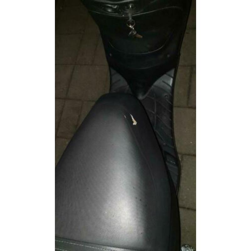 Piaggio zip snor black on black 2011 sp kappen