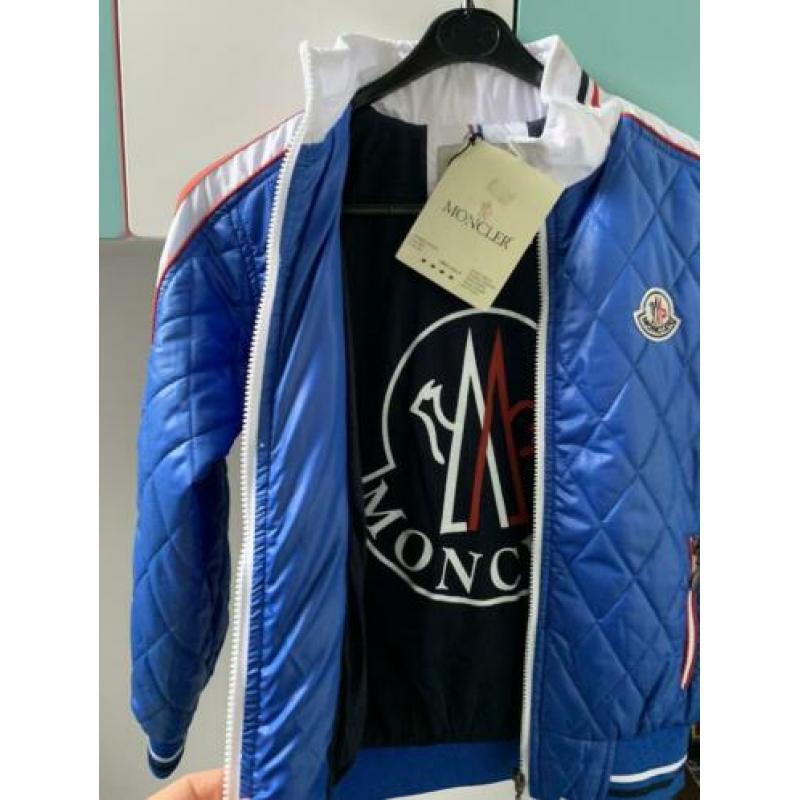 Moncler kinder jas 6 a 7 jaar