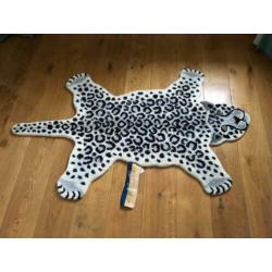 Gaaf DOING GOODS XL vloerkleed snowy leopard luipaard (vtwo