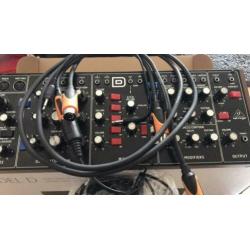 Behringer Model D synthesizer incl midi kabels