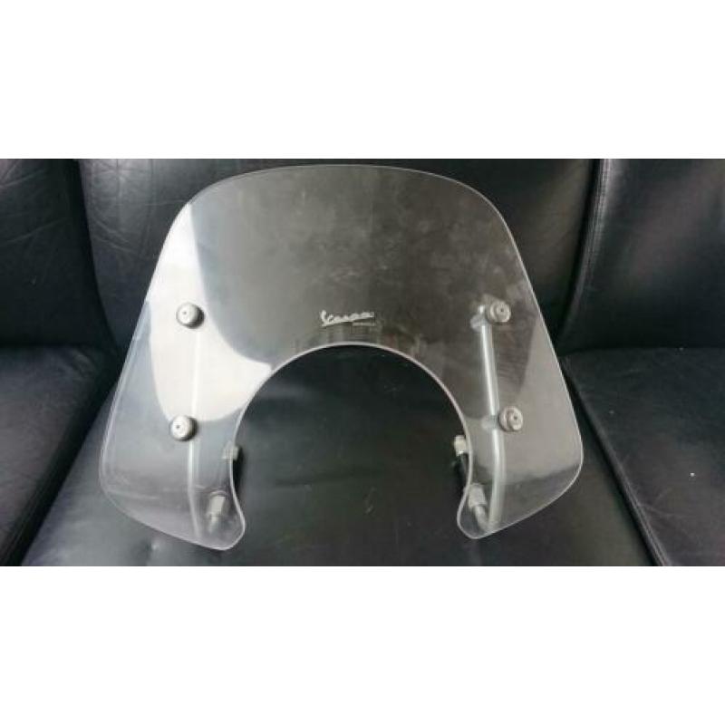 Laag scherm Vespa scooter Helder