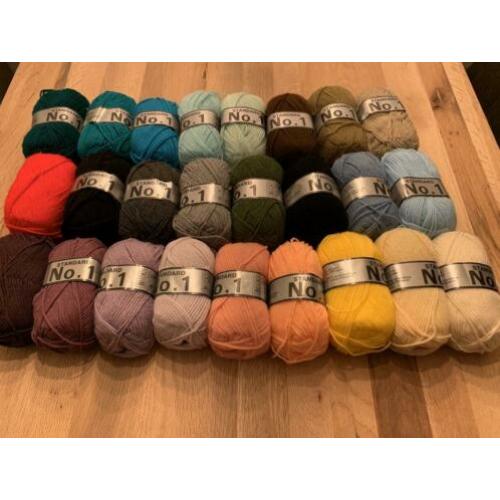Mooie mix partij van 25 bollen Lammy no.1 div. combinaties