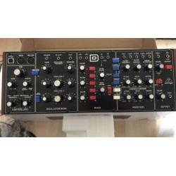 Behringer Model D synthesizer incl midi kabels