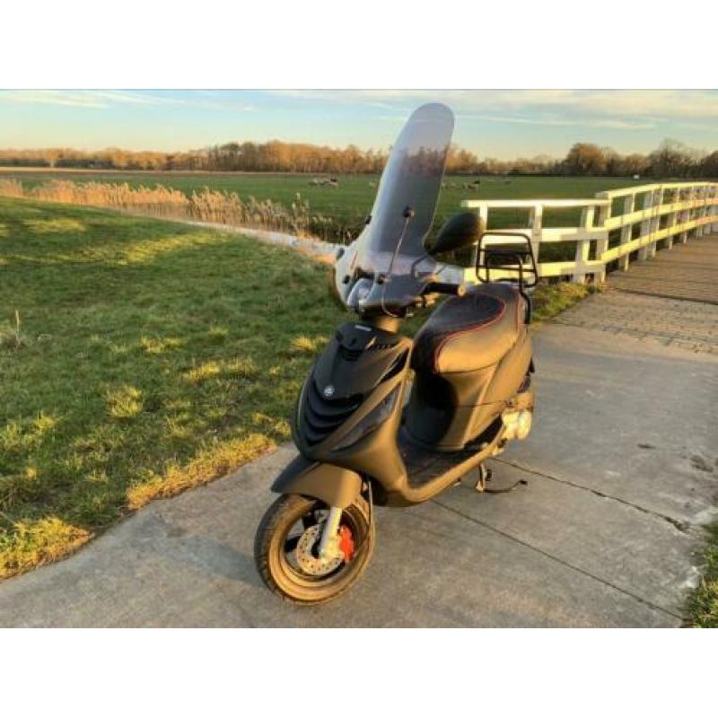 Piaggio Zip S IGET Mat zwart Full option + Akrapovic