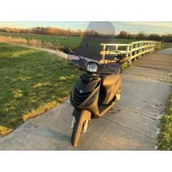 Piaggio Zip S IGET Mat zwart Full option + Akrapovic