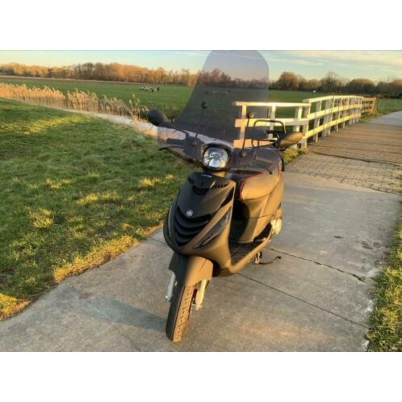 Piaggio Zip S IGET Mat zwart Full option + Akrapovic