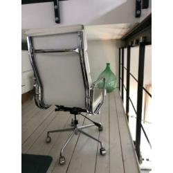 eames EA-219 softpad bureaustoel wit leder