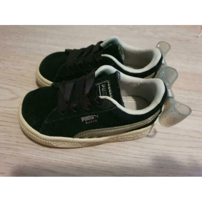 Zwarte puma schoentjes & witte sneakers maat 21.