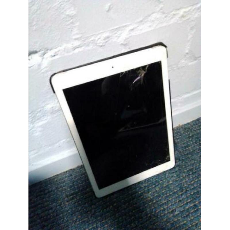 iPads met kapotte schermen te koop.