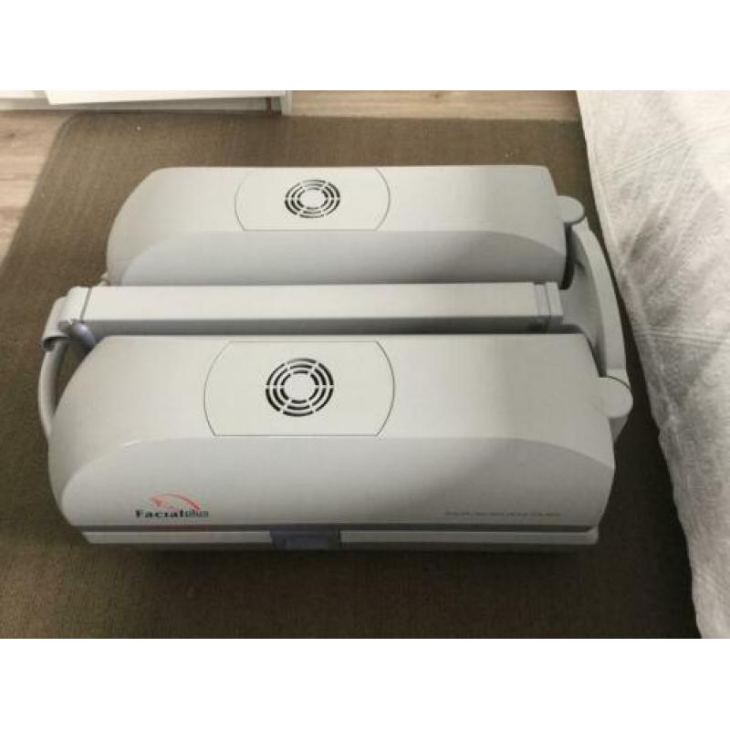 Mooie compacte zonnebank PHILIPS Facial Plus