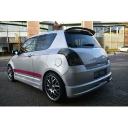 Suzuki Swift 1.6 Sport SPOILERKIT DIKKE GELUID INSTALLATIE V