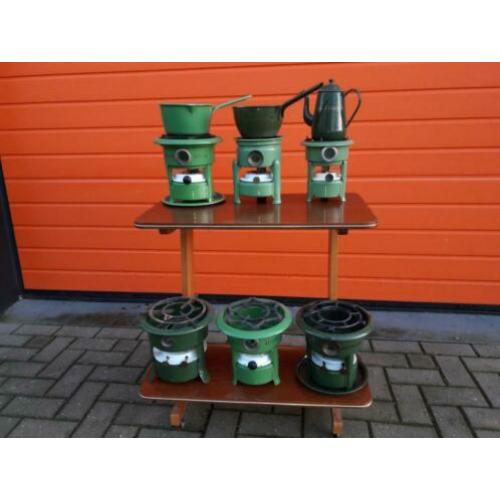 Reseda groen emaille, petroleumstellen, steelpannen 60s 70s