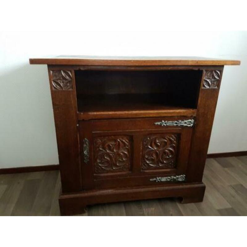 Dressoir en theetafel