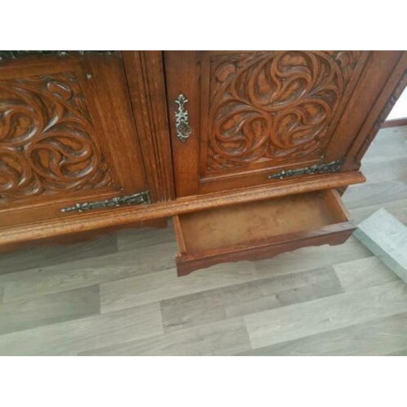 Dressoir en theetafel