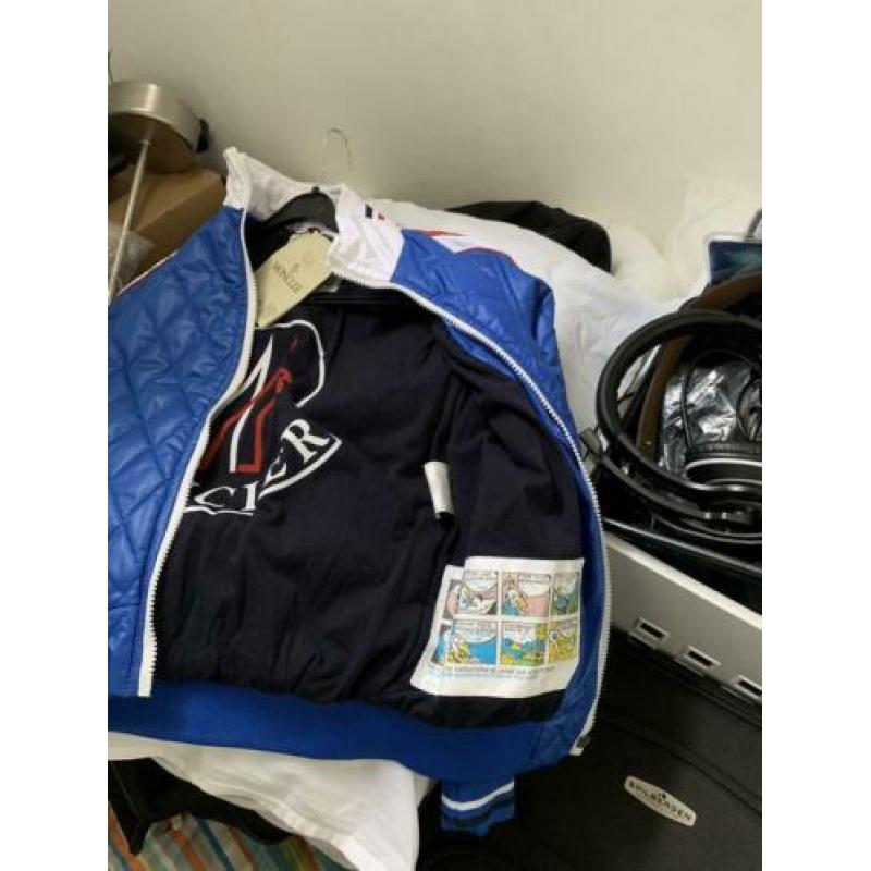 Moncler kinder jas 6 a 7 jaar