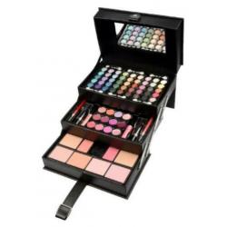 Ruim assortiment gevulde make-up koffers en make-up dozen