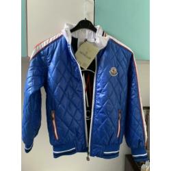 Moncler kinder jas 6 a 7 jaar