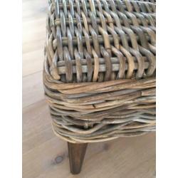 2 grove rotan eetkamerstoelen