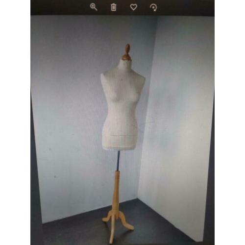 Kleermakers dummy of mannequin geïsoleerd op wit. vrouw