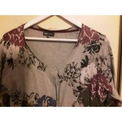 Te koop grijs met bloemen vest didi xxl.