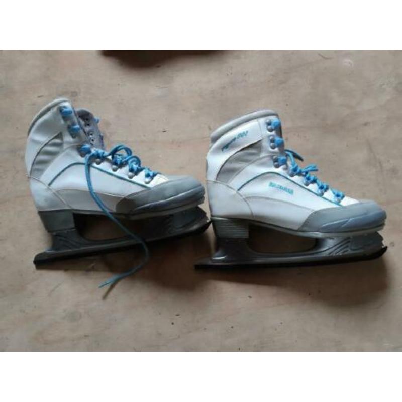 schaatsen maat 33 - 37 - 38 - 41 / 42 - 41 - 27 noren