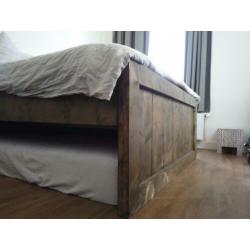 Steigerhouten bed 160cm in overleg met matras