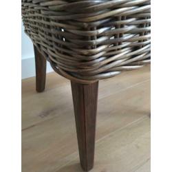 2 grove rotan eetkamerstoelen