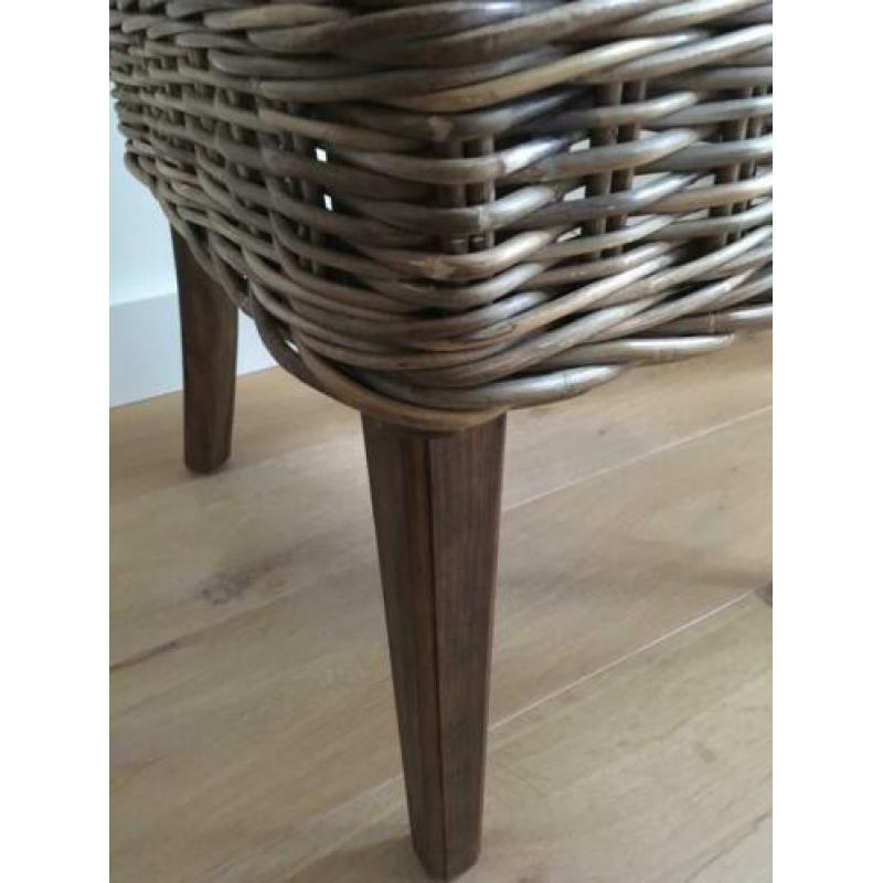 2 grove rotan eetkamerstoelen