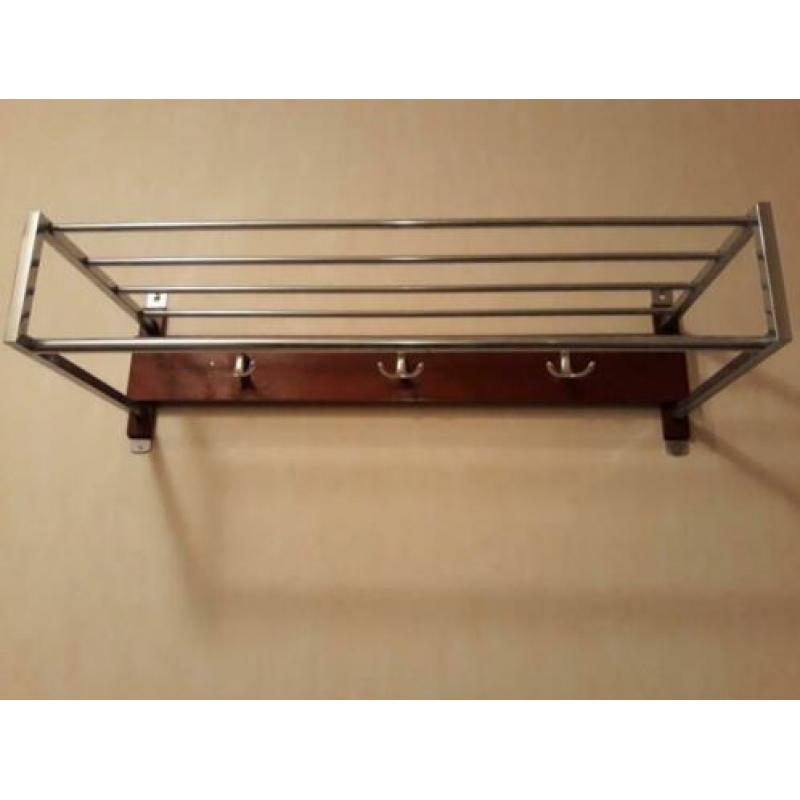 retro kapstok chroomen rek en houten achterwand Gispen style